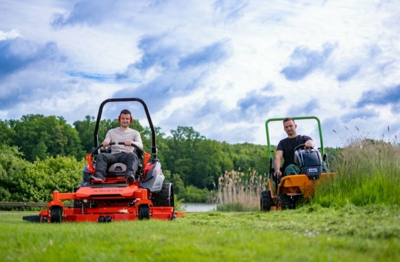 At GaLaBau 2026 in Nuremberg this autumn, AriensCo will primarily be showcasing the latest machines that have been put into practical use this season and are already proving their worth in the field. These include the new Summit Pro series from Ariens and the electrically powered E-Sherpa from AS-Motor.<br>IMAGE SOURCE: AriensCo GmbH