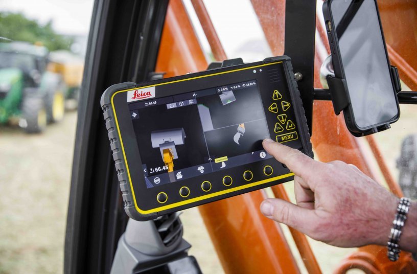 Hitachi presents ZX210LC-7 with factory-fitted Leica Geosystems solution at Bauma<br>IMAGE SOURCE: Hitachi Construction Machinery (Europe) NV