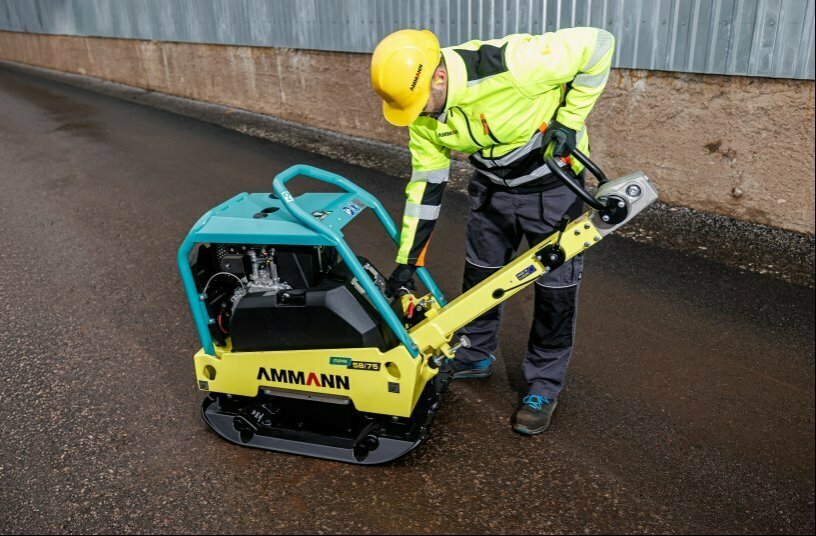 Equipped with a diesel particulate filter, the vibratory plate can also be operated safely for employees in trenches or confined spaces.<br>IMAGE SOURCE: Ammann