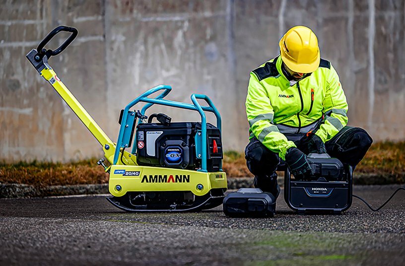 The eAPR 20/40 reversible plate compactor offers plenty of power in a lightweight, slim machine. The Honda battery is easy to replace.<br>IMAGE SOURCE: Ammann