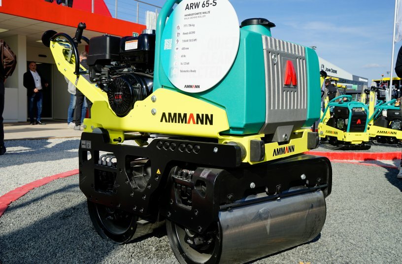 Kurvenkünstler mit System: Die ARW 65-S meistert enge Radien dank 15°-Lenkung und wird so zur kompakten Alternative zur Aufsitzwalze.<br>BILDQUELLE: Ammann