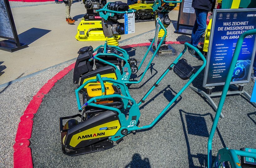 Die elektrischen Ammann-Verdichter, mit Honda- oder mit DeWalt-Antrieb und Akku sorgen für höchste Flexibilität auf der Baustelle.<br>BILDQUELLE: Ammann