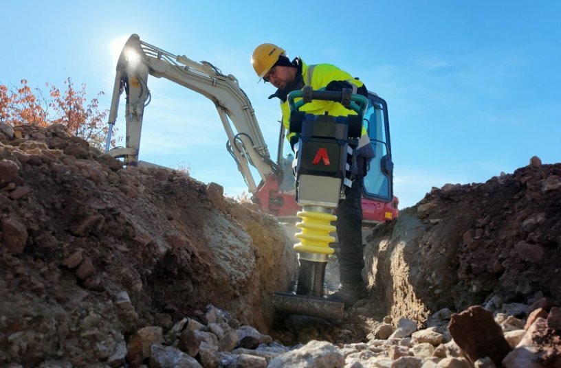 This mobile, powerful premium‑class ATR 59 rammer shows its full potential in confined areas such as trenches.<br>IMAGE SOURCE: Ammann