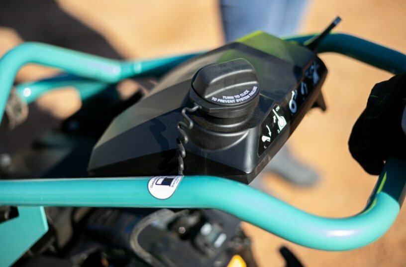 The robust Honda GXR120 petrol engine delivers 2.7 kW of power, while the additional loss‑prevention feature on the fuel cap underlines the well‑thought‑out overall design of the ATR 59.<br>IMAGE SOURCE: Ammann