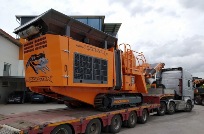 Optimum transport dimensions make the crusher easy to load and unload which saves time and increases efficiency. <br> Image source: Rockster Austria International GmbH