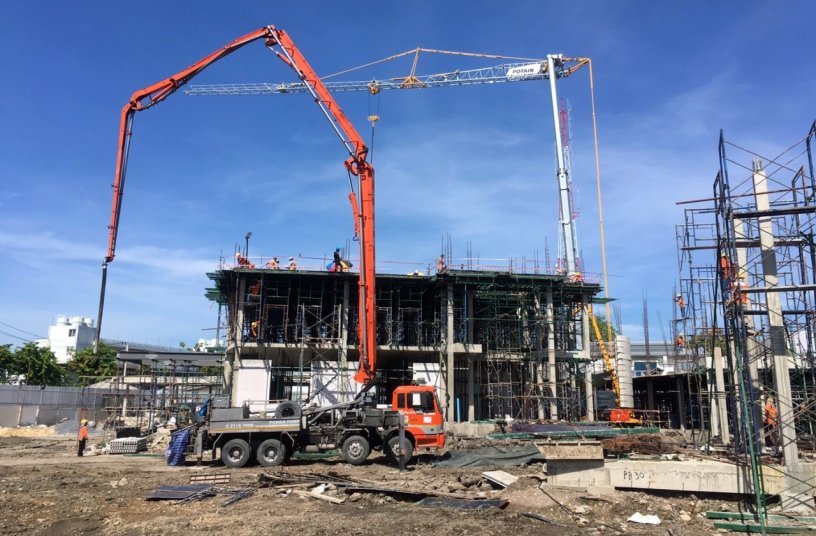 Building up Bangkok with Potain self-erecting cranes<br>IMAGE SOURCE: THE MANITOWOC COMPANY, INC.