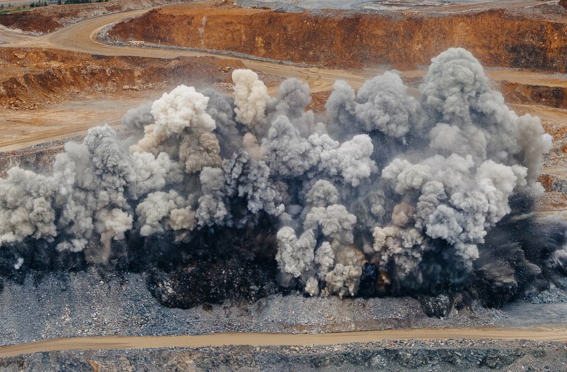 Aerial view of a large aggregates quarry, showing heavy machinery, diggers, and storage warehouses.<br>IMAGE SOURCE: SEEPEX Ltd.