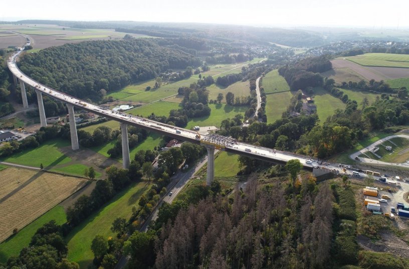The 785 m long Aftetal bridge is the centrepiece of the Bad Wünnenberg bypass. After a construction period of six years, it will be opened to traffic in spring 2022.<br>IMAGE SOURCE: Doka