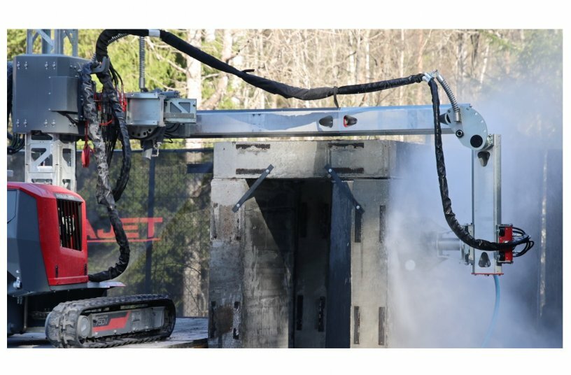 The Extension Kit can be configured several ways with an elbow and beams, allowing the operator to perform Hydrodemolition in hard-to-reach areas. <br>IMAGE SOURCE: Aquajet
