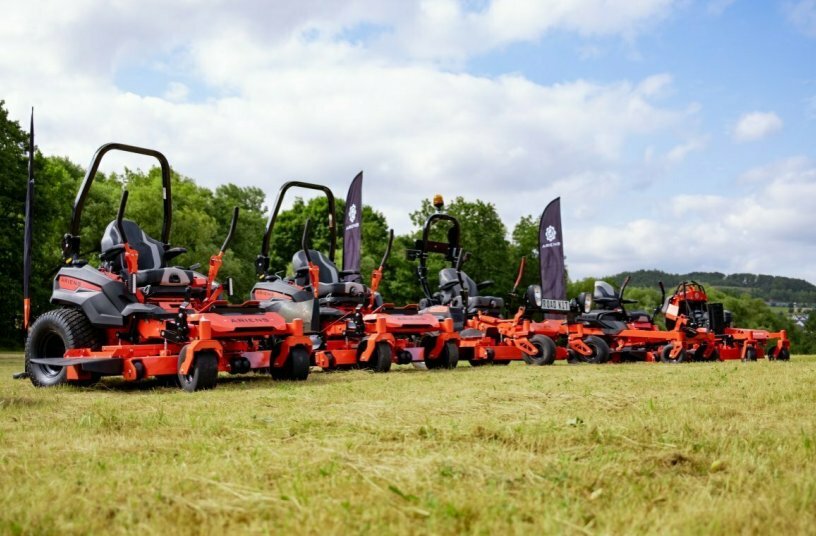 The AriensCo teams brought products from the entire product range with them. The focus was on the new AS 990 Tahr RC and the Ariens Summit Pro series.<br>IMAGE SOURCE: AriensCo GmbH; AS-Motor