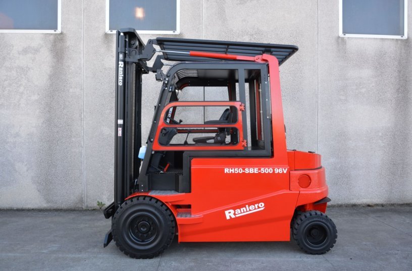 The new RH forklift configuration for the recycling sector <br> Image source:  Lampocar S.r.l. -Raniero Forklifts
