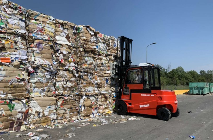 The new RH forklift configuration for the recycling sector <br> Image source:  Lampocar S.r.l. -Raniero Forklifts