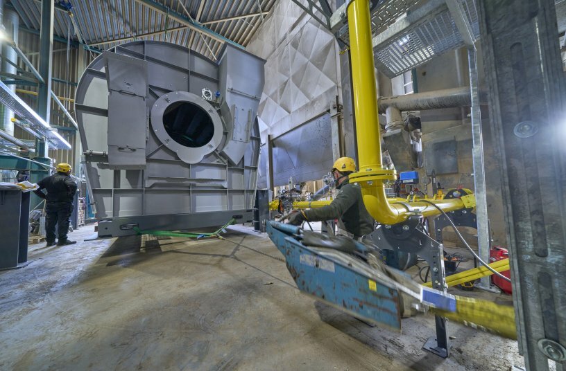Sliding the dryer drum into position inside the emission housing of the Benninghoven asphalt mixing plant with the aid of a specially constructed jig. <br>IMAGE SOURCE: WIRTGEN GROUP