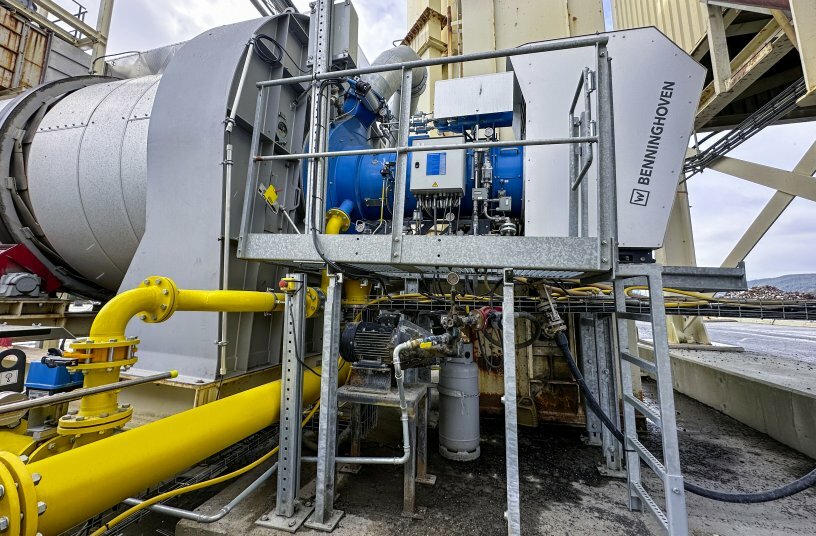The MULTI JET burner can use up to four different fuels at the same time, regardless of their physical state – whether solid, liquid or gaseous.<br>IMAGE SOURCE: WIRTGEN GROUP
