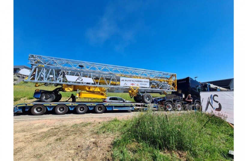 The Hup 40-30 arrives at the AS Bau site. <br> Image source: MANITOWOC COMPANY, INC.