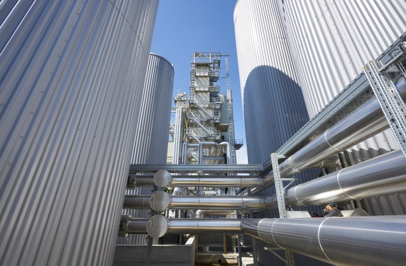 Electrically heated tanks with optimum energy insulation from Benninghoven make bitumen storage efficient with zero local emissions.<br>IMAGE SOURCE: WIRTGEN GROUP; Benninghoven