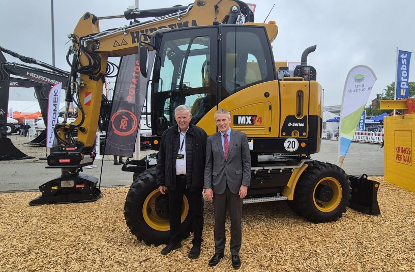 Thomas Østrup Møller and Martin Werthenbach, HYDREMA Vertriebsleiter<br>BILDQUELLE: Hydrema Baumaschinen GmbH
