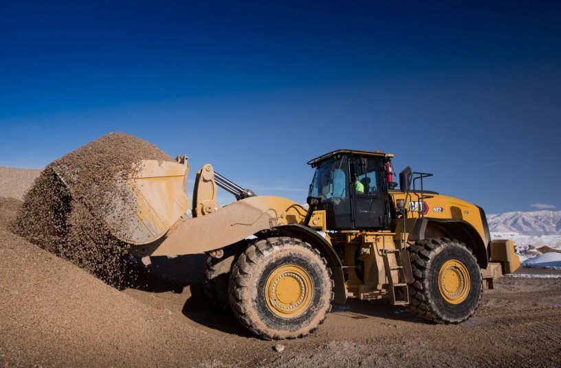 One class higher are the new Cat 982 and 982 XE models with 322 kW (438 hp) engine power and an operating weight of around 36 tonnes. <br>Image source: Caterpillar/Zeppelin 