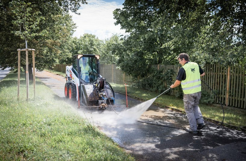 Bobcat Pressure Washer<br>IMAGE SOURCE: Doosan Bobcat EMEA