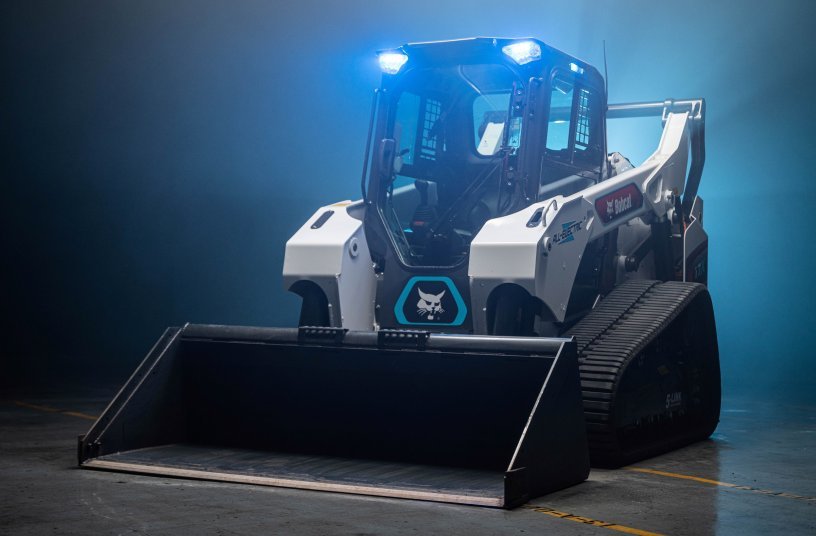 The Bobcat T7X is the world’s first all-electric compact track loader. This machine is fully battery-powered, ultra-powerful and emissions-free. <br> Image source: DOOSAN INFRACORE EUROPE S.R.O.