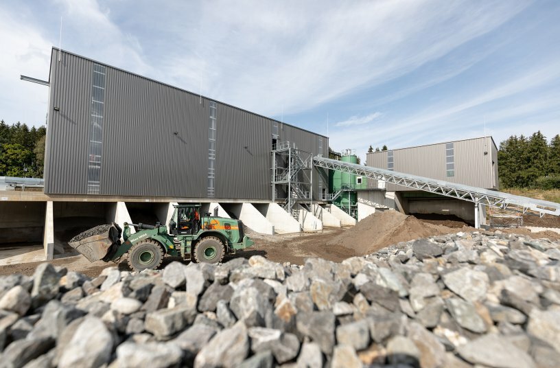 Seit 2020 im Einsatz: Die Bodenwaschanlage von Max Wild recycelt mineralische Bauabfälle und arbeitet sie zu zertifizierten Sekundärbaustoffen auf. <br>BILDQUELLE: Max Wild GmbH