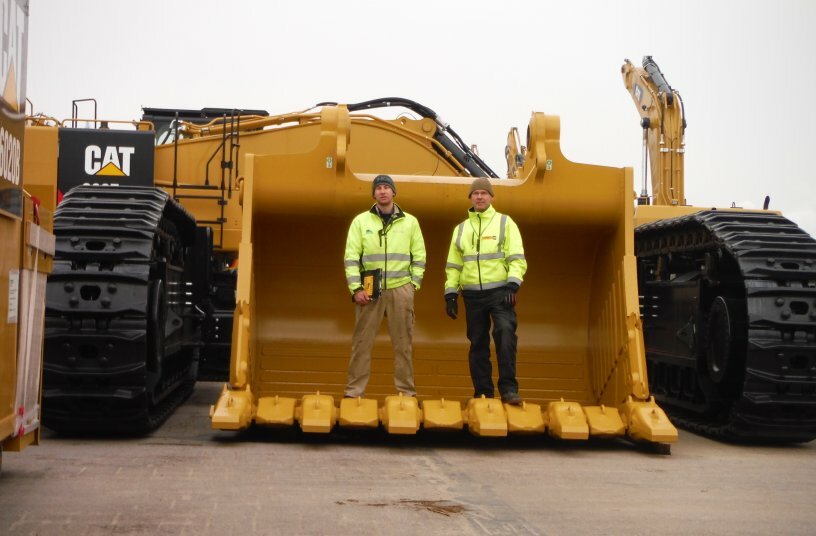 When the representatives of MEVAS have been in the port of Antwerp for inspection of several motor graders they came across this Bucyrus excavator eqipped with a 6 m³ bucket. It was disassembled for transport.<br>IMAGE SOURCE: MEVAS
