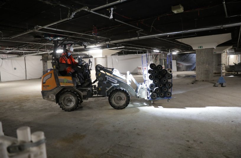 Because of its compact measures the G2200E X-TRA is the ideal machine to work underground. <br> Image source: TOBROCO-GIANT