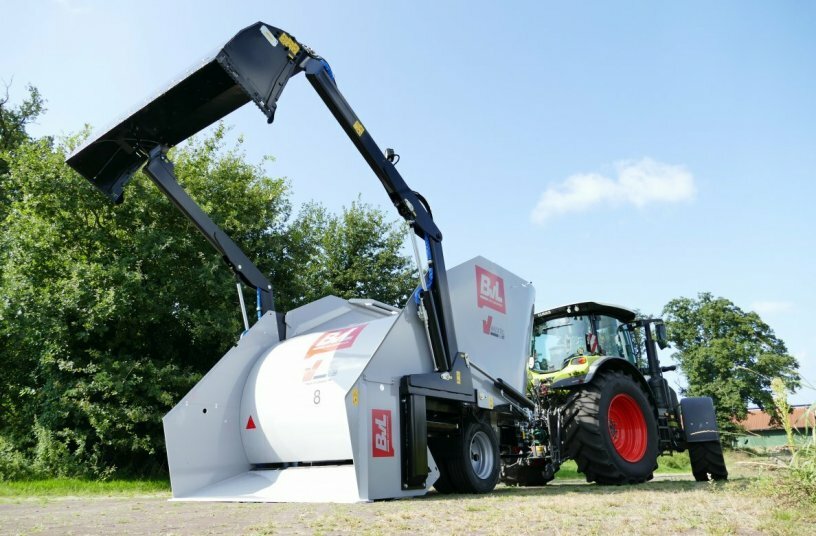 To mark the 25th anniversary of the BvL self-loading mixer wagon, the Emsland-based family owned company is offering a special edition of the V-MIX Fill Plus Pro in silver-gray/black.<br>IMAGE SOURCE: Bernard van Lengerich Maschinenfabrik GmbH & Co. KG