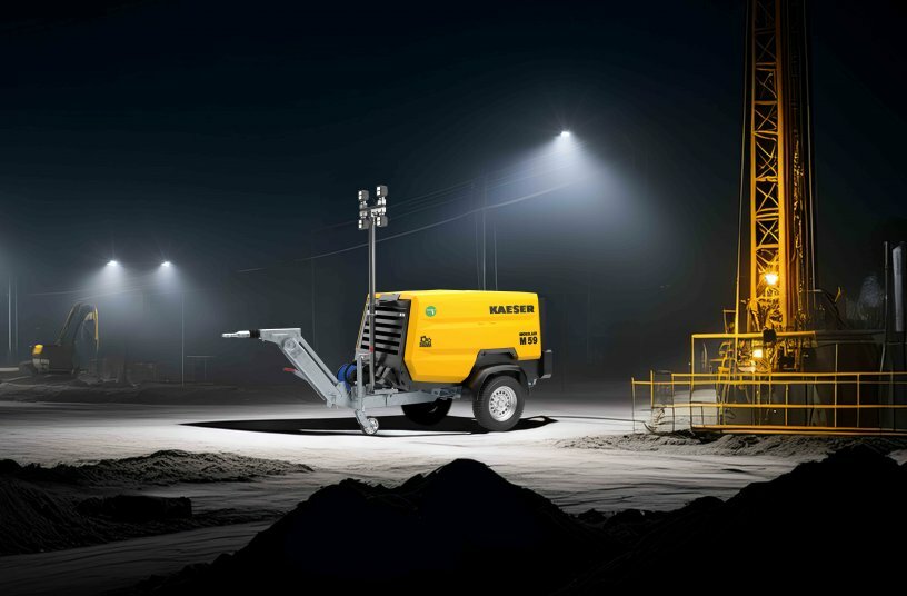 The M59 PE with light mast is the ideal construction compressor for emergency operations at night.<br>IMAGE SOURCE: KAESER KOMPRESSOREN SE