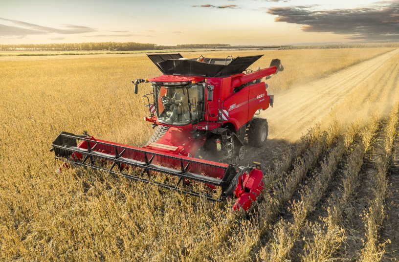 CASE IH Axial-Flow 8250 Harvesting Soybeans <br> Image source: CNH Industrial N.V.; Case IH Europe