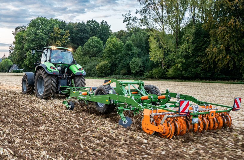 The Ceus has the ideal combination of tools for maintaining perfect field hygiene and a leaving finished seedbed in just one pass. <br> Image source:  AMAZONEN-WERKE H. DREYER SE & Co. KG 