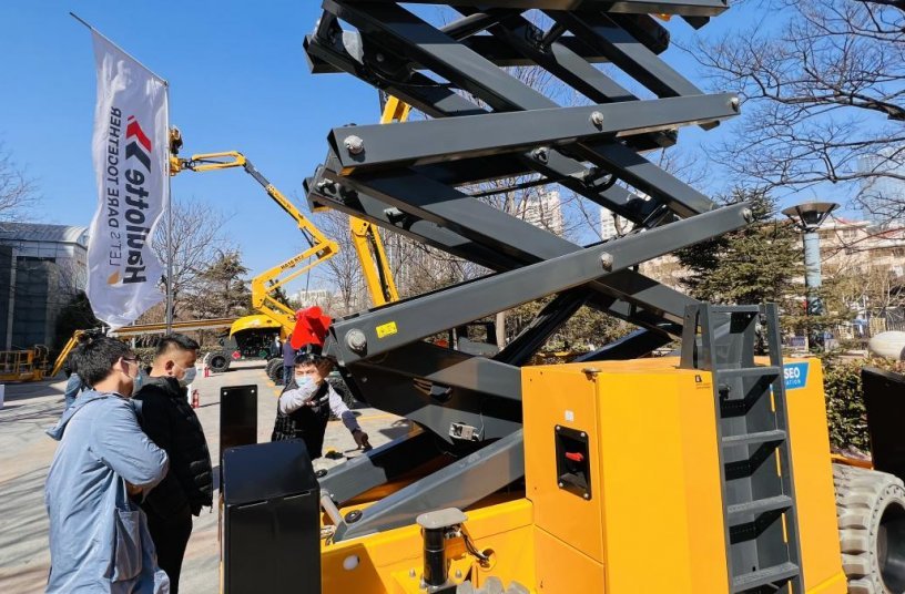 Visitors getting hands on experience and technical explanations with Haulotte lifting equipment<br>IMAGE SOURCE: Haulotte Group