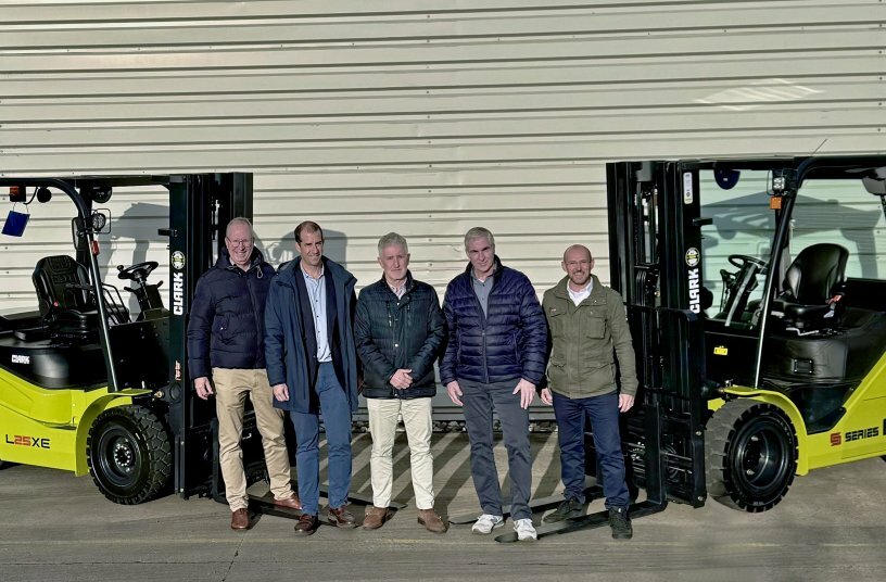 v. l. n. r.: Stefan Budweit, President & CEO Clark Europe, Alberto López Esteban, Operations Manager, Areca Manutención, Jaime Real, CEO Areca Manutención, Holger Schmitz, Direktor Sales & Marketing, Clark Europe und Johannes Menzel, Regional Manager in Spanien, Clark Europe <br>BILDQUELLE: CLARK Europe GmbH