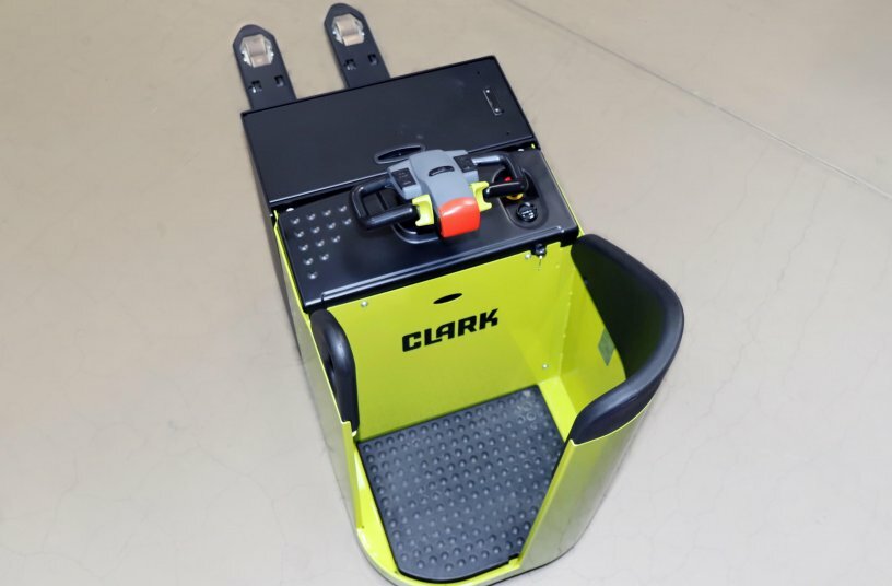 Die großzügig ausgelegte Fahrerstandplattform des PPFXS20 ist voll gefedert und garantiert einen schwingungsfreien Betrieb.<br>BILDQUELLE: CLARK Europe GmbH