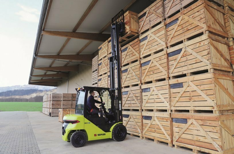 The Clark Renegade series (S25-35XE) is designed for operators who want the benefits of the Clark S-Series-Smart. Strong. Safe.<br>IMAGE SOURCE: CLARK Europe GmbH