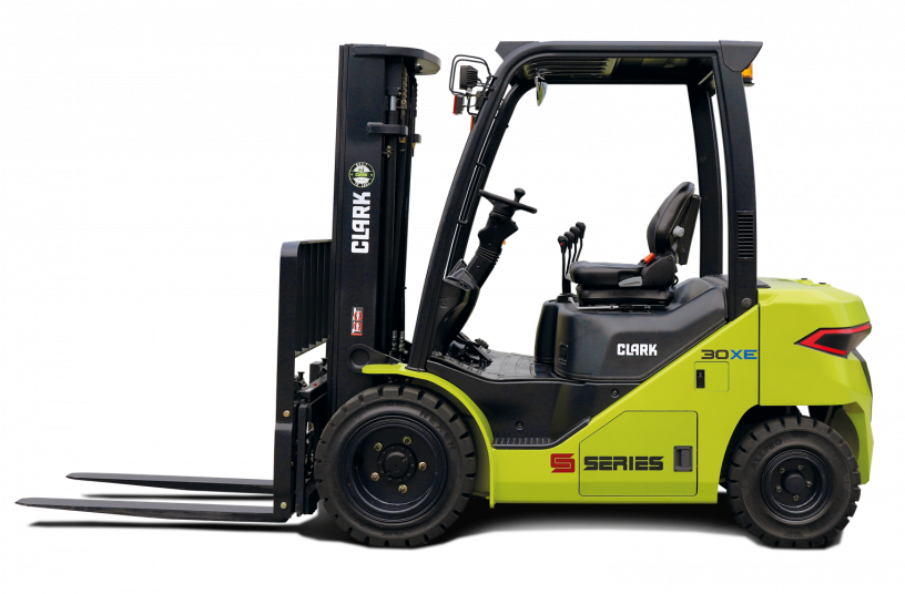 The emission-free and low-noise operation makes the Renegade the ideal choice for applications in mixed areas where the focus is on quiet work processes. The vehicle achieves a sound pressure level at the driver's ear of less than 65 dB(A)<br>IMAGE SOURCE: CLARK Europe GmbH
