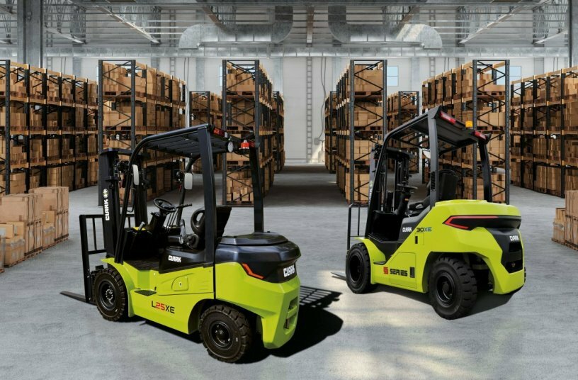 The Crossover models combine the advantages of environmentally friendly electric forklift trucks with the versatility and robustness of traditional diesel and LPG forklift trucks<br>IMAGE SOURCE: CLARK Europe GmbH
