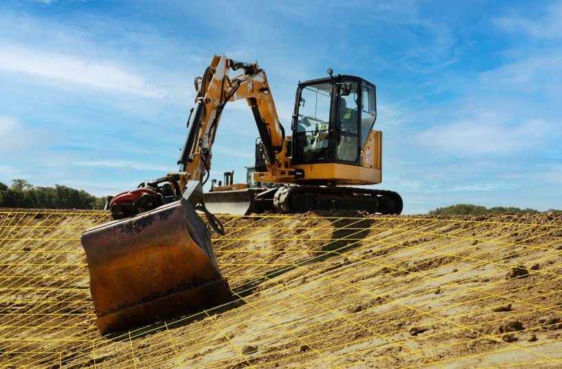  Cat Grade for 6-9-ton Mini Excavators <br>Image source: Caterpillar UK Ltd.