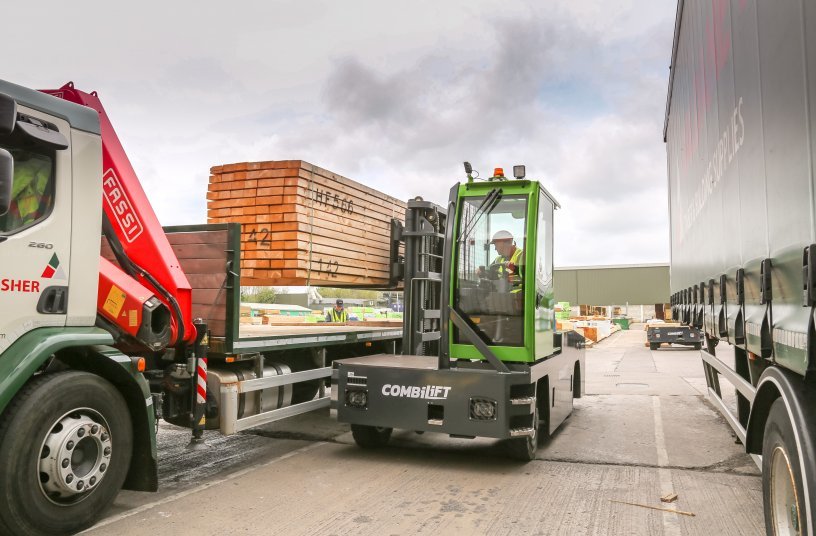 Introducing the Combi-FSE – the new electric sideloader from Combilift<br>IMAGE SOURCE: Combilift
