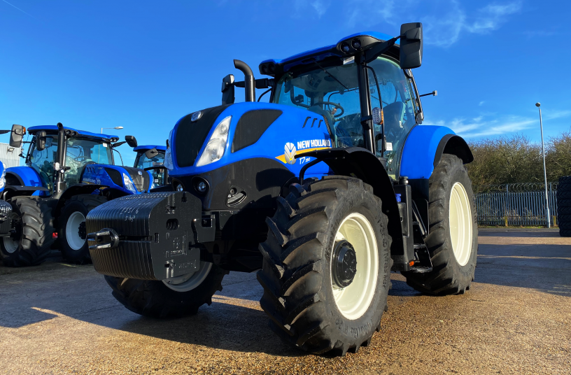 Ex factory: New Holland approves Continental tires for the T5, T6 and T7 tractor series. / Continental-Reifen freigegeben für die New Holland Traktorserien T5, T6 und T7.<br>BUILDQUELLE: Continental Tires