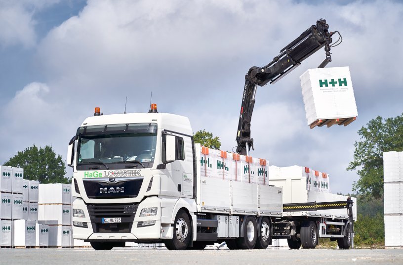 Damit die Reifen zuverlässig und sicher das breite Transportspektrum von HaGe Logistik abdecken können, setzt die Spedition auf den professionellen Reifen-Rundumservice von Continental. <br> Bildquelle: HaGe Logistik GmbH