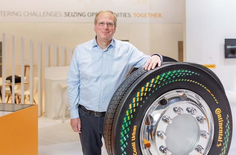 „An Continental führt kein Weg vorbei, wenn es um die effiziente und nachhaltige Mobilität der Zukunft geht“, so Klaus Kreipe, der das Erstausrüstungsgeschäfts des Reifenbereichs von Continental in der Region Europa, Mittlerer Osten und Afrika (EMEA) leitet.<br>BILDQUELLE: Continental Tires