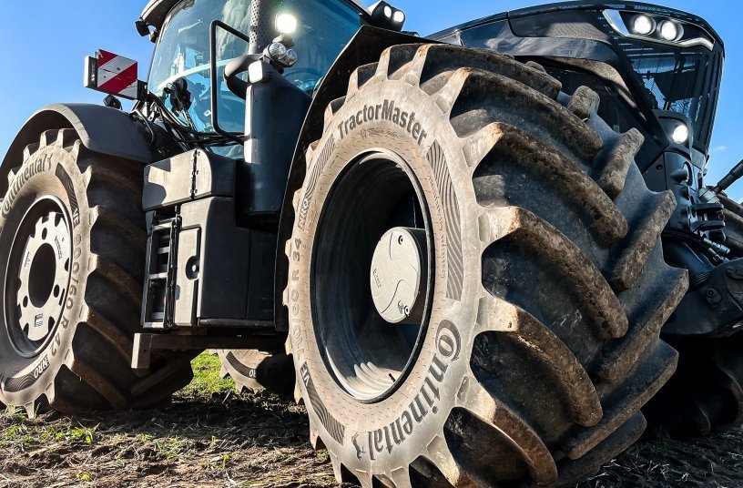 VF TractorMaster VF900/60R42: Das Lohnunternehmen M&H Agrarlogistik hat den neuen Ackerschlepperreifen bereits getestet.<br>BILDQUELLE: Commercial Specialty Tires