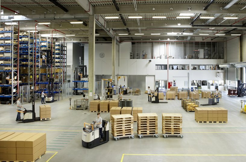 Auf der diesjährigen LogiMAT in Stuttgart erhalten Besucher die Möglichkeit, die vielfältigen Materialflusslösungen von Crown aus nächster Nähe zu erleben.<br>BILDQUELLE: Crown Gabelstapler GmbH & Co. KG