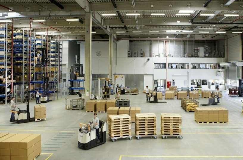 At this year’s LogiMAT in Stuttgart, visitors will have the opportunity to experience Crown’s diverse material handling solutions firsthand.<br>IMAGE SOURCE: Crown Gabelstapler GmbH & Co. KG