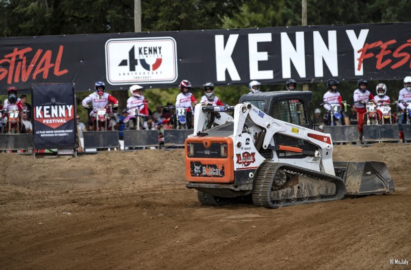 Bobcat Loaders Used to Build Kenny Festival Race Tracks<br>IMAGE SOURCE: Doosan Bobcat EMEA