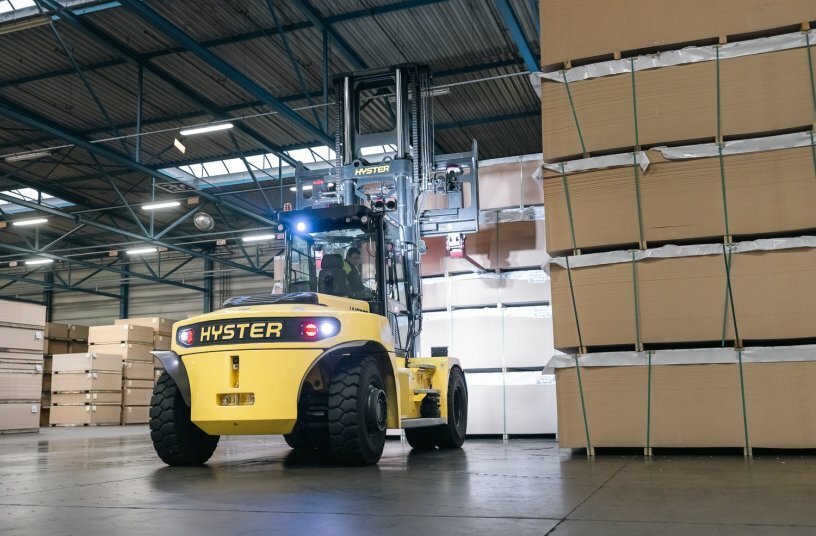 Hyster announces expanded lineup of configurable, high-capacity electric forklifts<br>IMAGE SOURCE: Hyster®