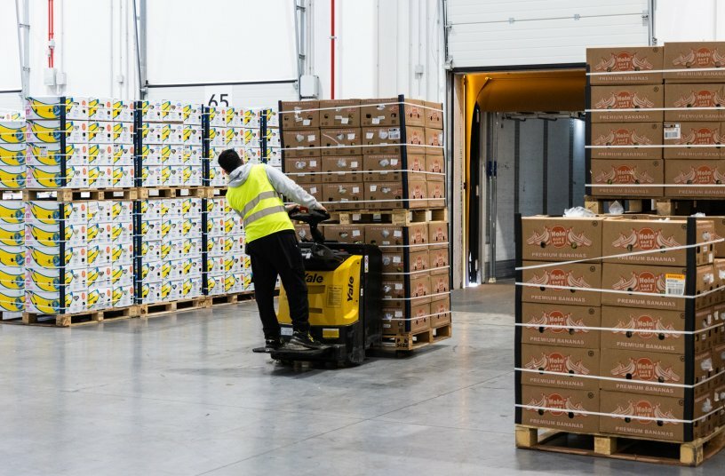 Efficient Yale® fleet helps keep fruit fresh at Chiquita<br>IMAGE SOURCE: Yale
