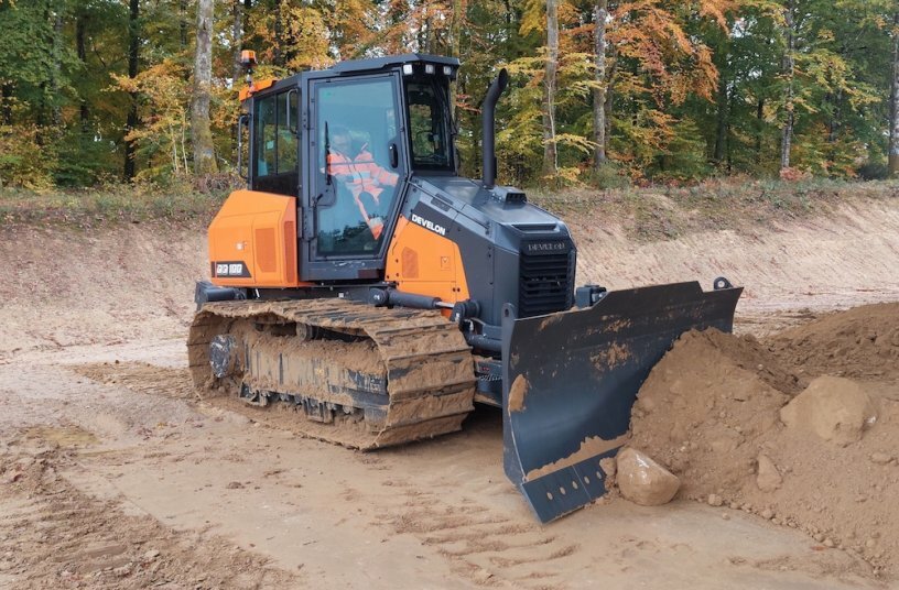 Develon Dozer DD100<br>IMAGE SOURCE: DEVELON