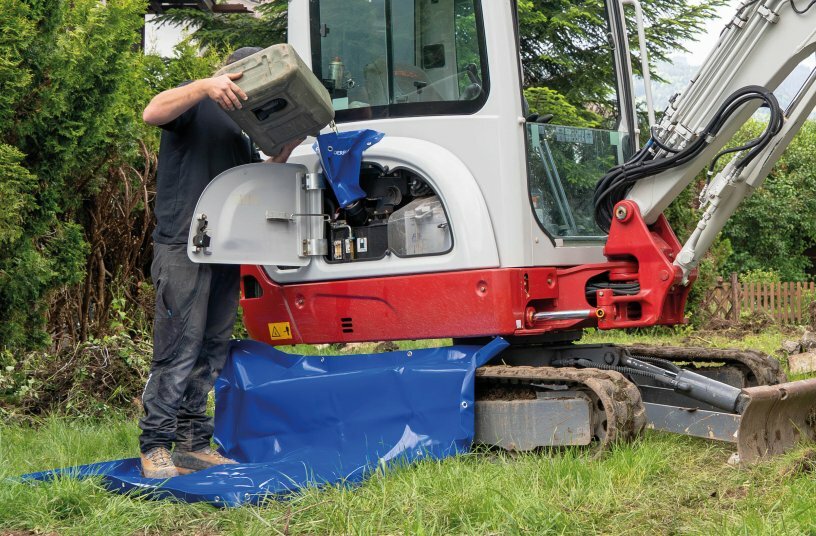 Flexible Funnel Fueling Tray<br>IMAGE SOURCE: DERBLAUE®